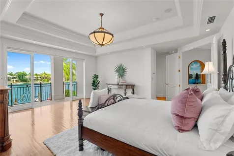 66 S Hibiscus Drive Miami Beach FL 33139