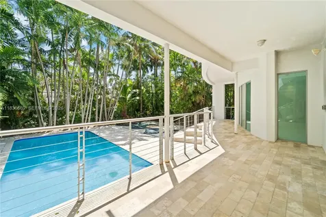 5625 N Bay Road Miami Beach FL 33140