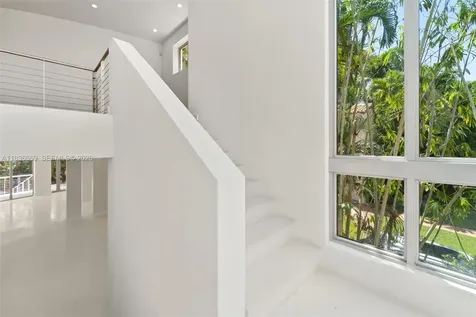 5625 N Bay Road Miami Beach FL 33140