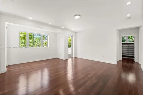 5625 N Bay Road Miami Beach FL 33140