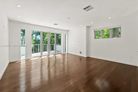 5625 N Bay Road Miami Beach FL 33140