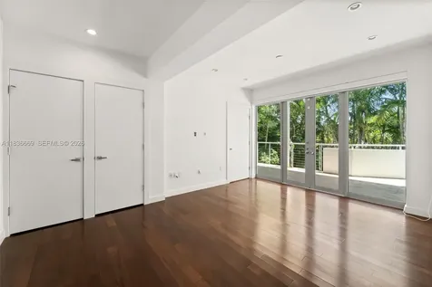 5625 N Bay Road Miami Beach FL 33140