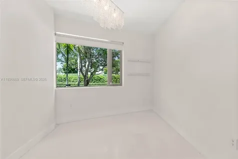 5625 N Bay Road Miami Beach FL 33140