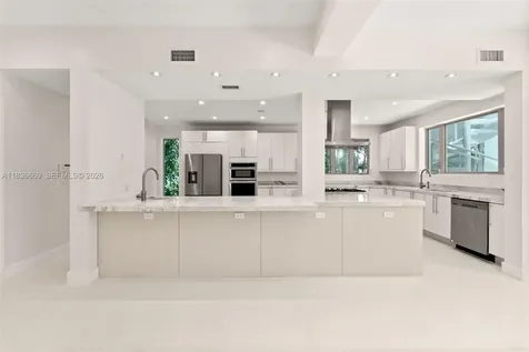 5625 N Bay Road Miami Beach FL 33140