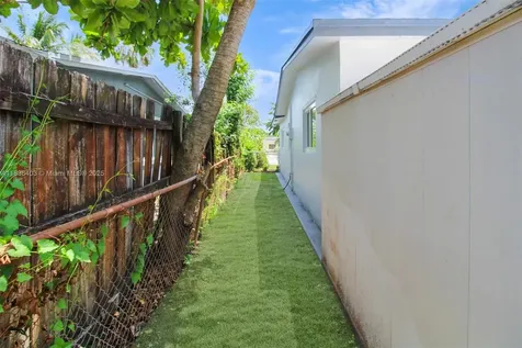 6541 SW 8th Street North Lauderdale FL 33068