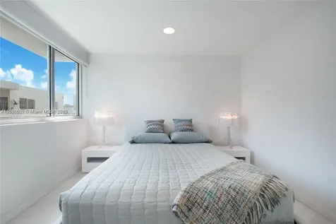 421 Meridian Avenue Miami Beach FL 33139