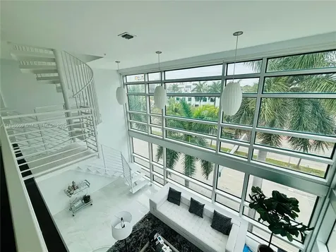 421 Meridian Avenue Miami Beach FL 33139
