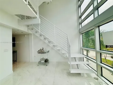421 Meridian Avenue Miami Beach FL 33139