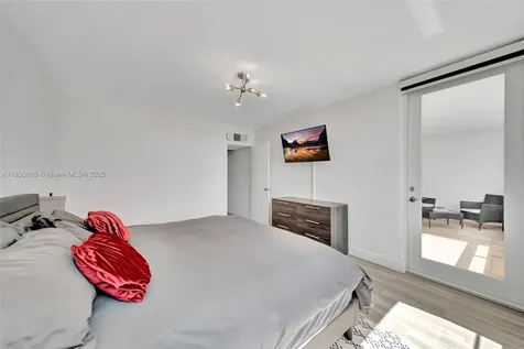 5005 Collins Avenue Miami Beach FL 33140