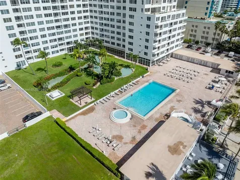 5005 Collins Avenue Miami Beach FL 33140