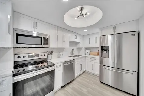 5005 Collins Avenue Miami Beach FL 33140