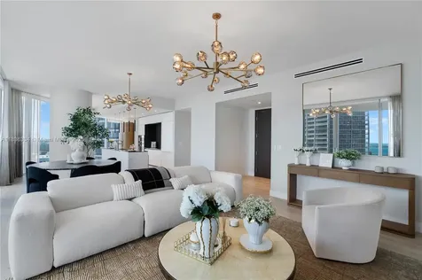 300 Biscayne Boulevard Way Miami FL 33131