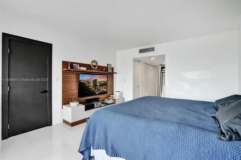11111 Biscayne Boulevard Miami FL 33181