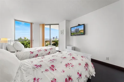 3598 Yacht Club Drive Aventura FL 33180