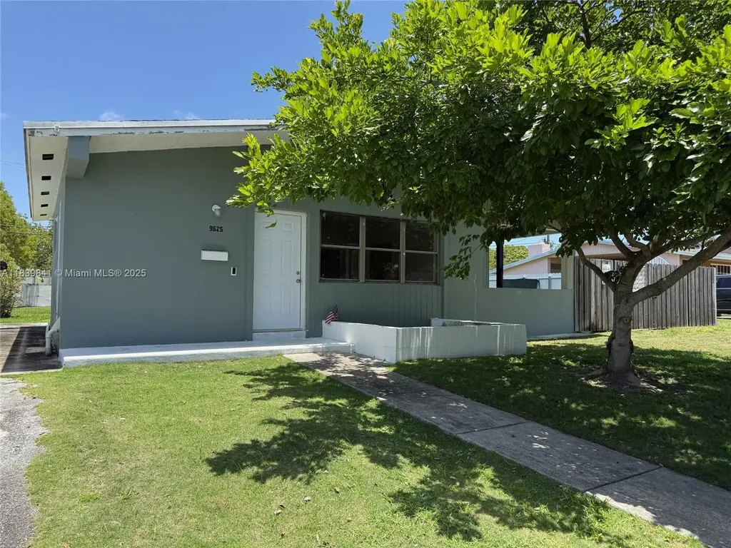 9625 SW 181st Terrace Palmetto Bay FL 33157