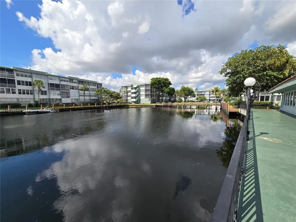 2731 Taft Street Hollywood FL 33020