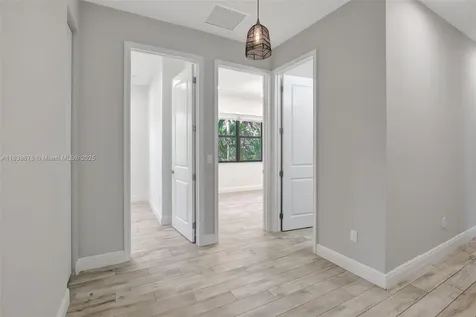 20946 NW 1st Street Pembroke Pines FL 33029