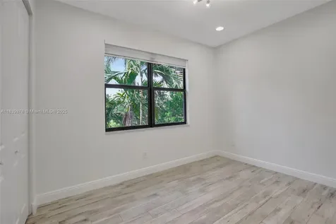 20946 NW 1st Street Pembroke Pines FL 33029