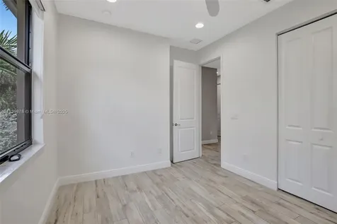 20946 NW 1st Street Pembroke Pines FL 33029