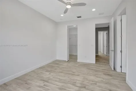 20946 NW 1st Street Pembroke Pines FL 33029