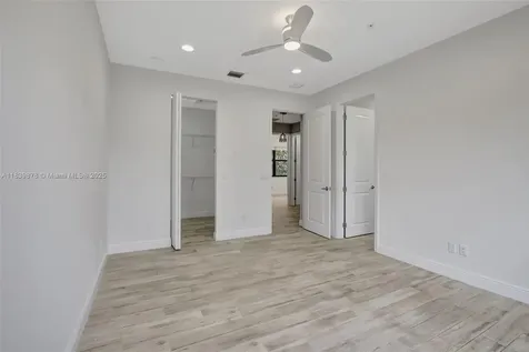 20946 NW 1st Street Pembroke Pines FL 33029