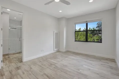 20946 NW 1st Street Pembroke Pines FL 33029