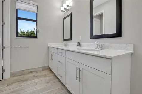 20946 NW 1st Street Pembroke Pines FL 33029