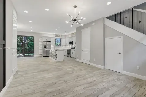 20946 NW 1st Street Pembroke Pines FL 33029