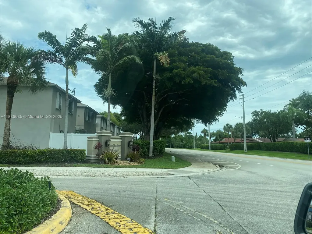 6006 Plum Place Tamarac FL 33321