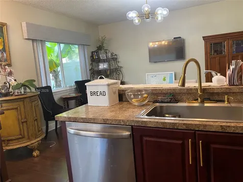 6006 Plum Place Tamarac FL 33321