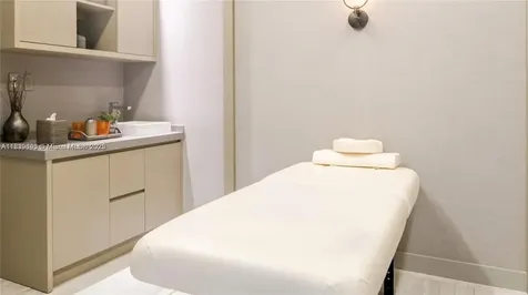 4010 S Ocean Drive Hollywood FL 33019