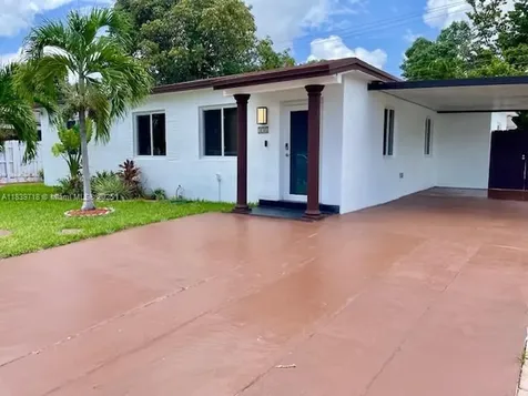 330 W 40th Place Hialeah FL 33012