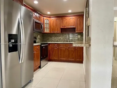 330 W 40th Place Hialeah FL 33012