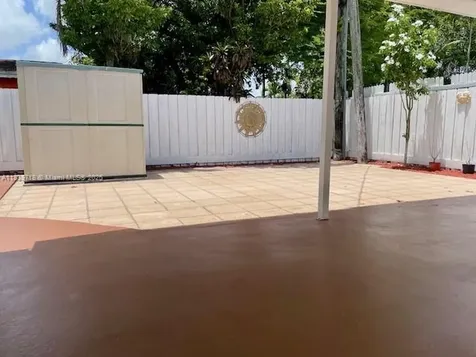 330 W 40th Place Hialeah FL 33012