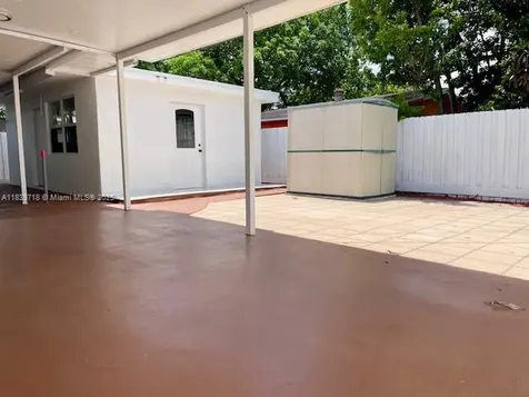 330 W 40th Place Hialeah FL 33012