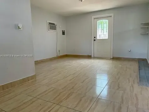 330 W 40th Place Hialeah FL 33012