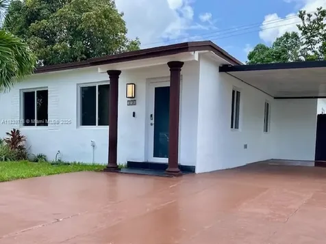 330 W 40th Place Hialeah FL 33012