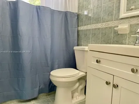 330 W 40th Place Hialeah FL 33012