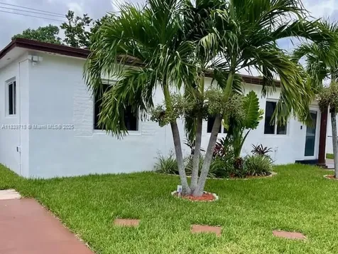 330 W 40th Place Hialeah FL 33012