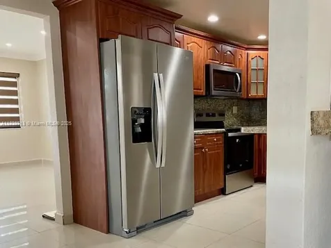 330 W 40th Place Hialeah FL 33012