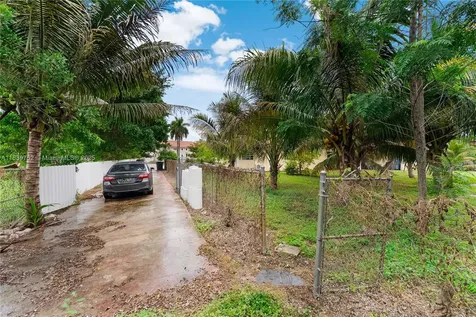 400 NW 128th Avenue Miami FL 33182