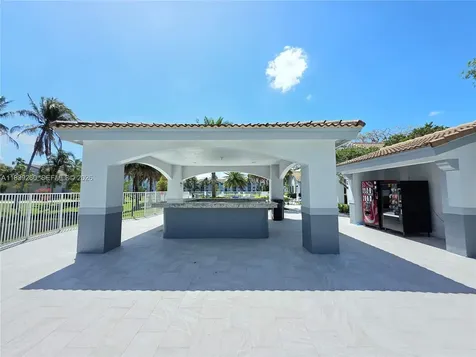 2620 S University Drive Davie FL 33328