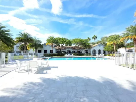 2620 S University Drive Davie FL 33328