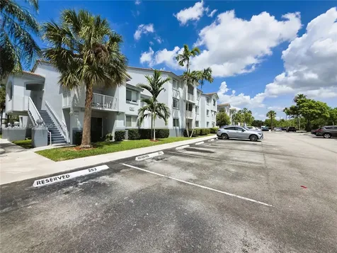 2620 S University Drive Davie FL 33328