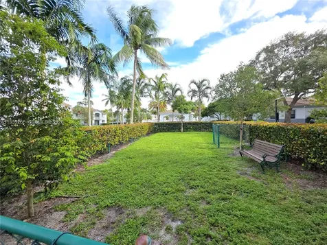 2620 S University Drive Davie FL 33328