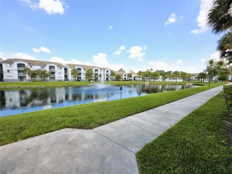 2620 S University Drive Davie FL 33328