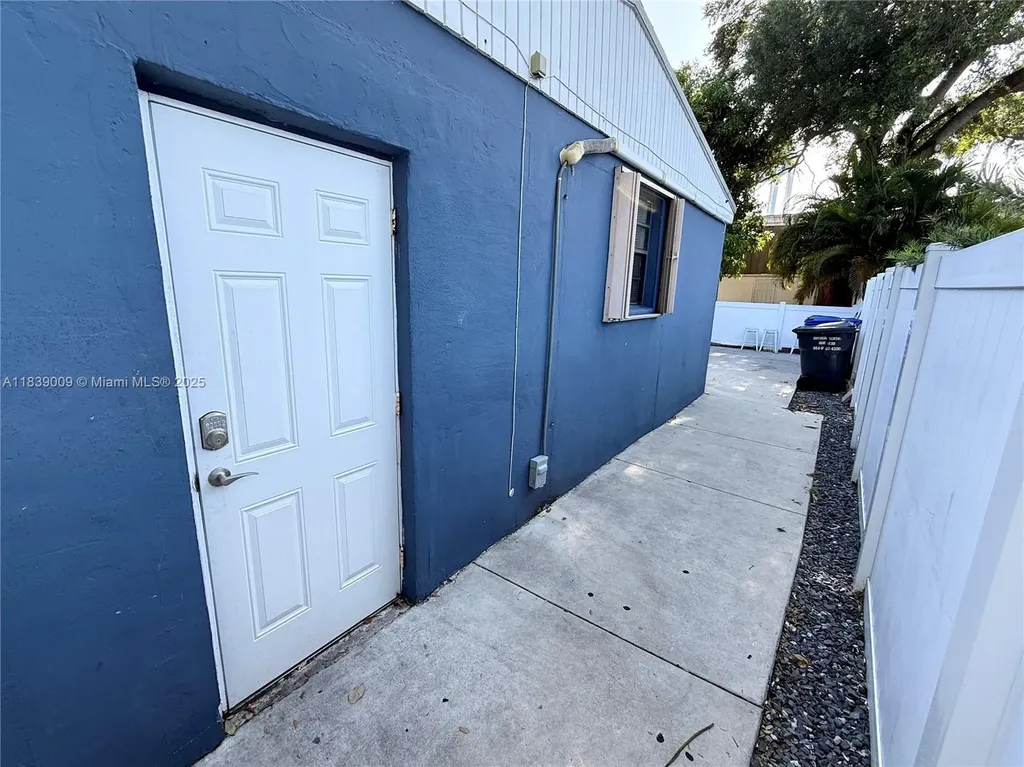 2406 N 28th Avenue Hollywood FL 33020