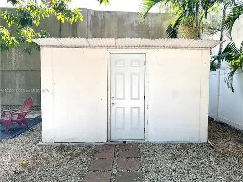 2406 N 28th Avenue Hollywood FL 33020