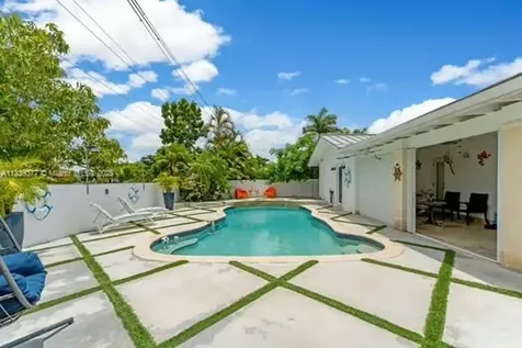 323 NW 136th Place Miami FL 33182