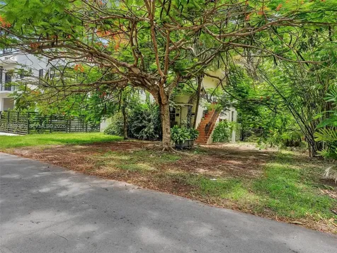 3210 E Elizabeth Street Miami FL 33133